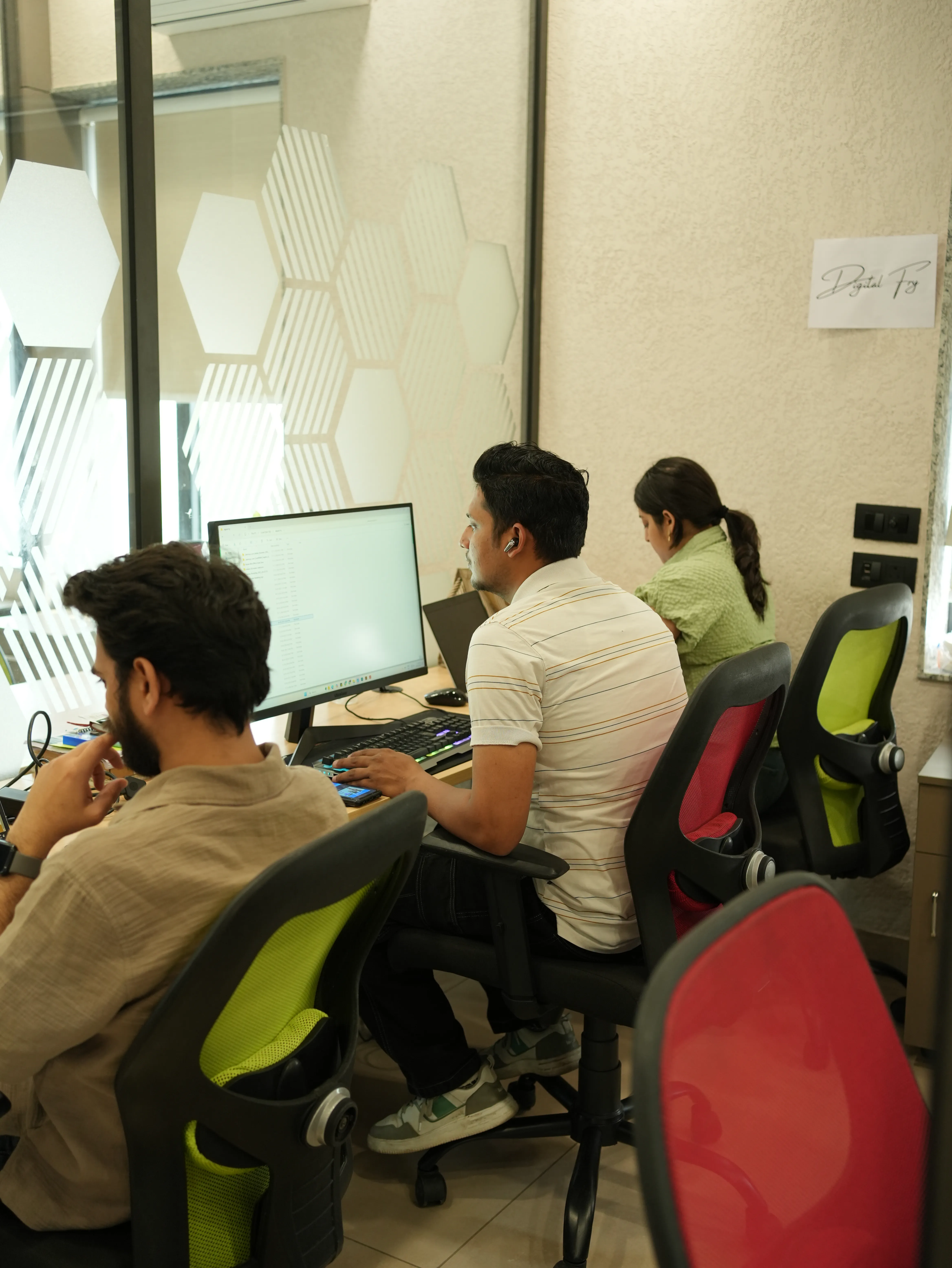 Professionals working at Creware Malviya Nagar